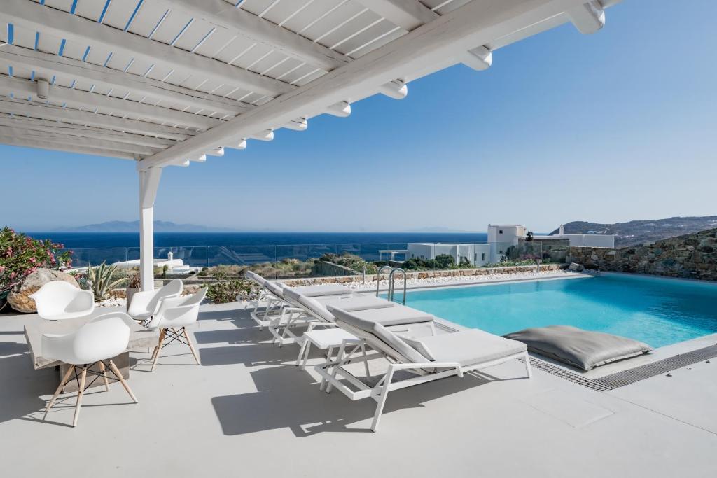 Mykonos villa slide 1
