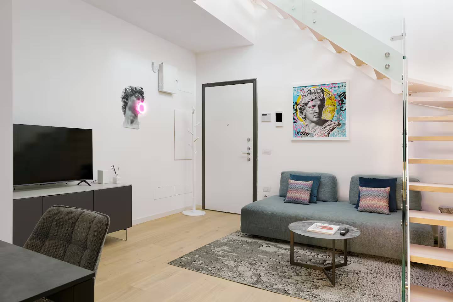 Milan villa slide 6
